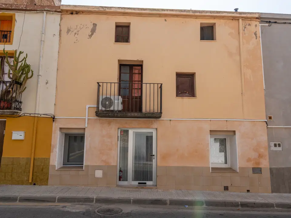 Town house in La Galera, Tarragona province
