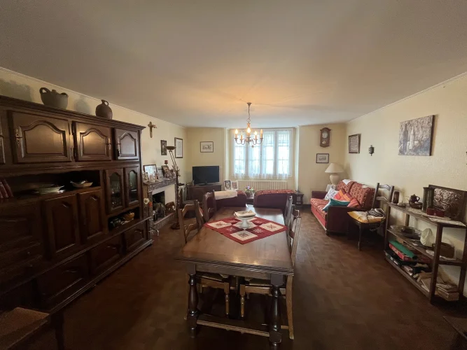 Delightful Large Family 4 Bed Home in a Village photo 3