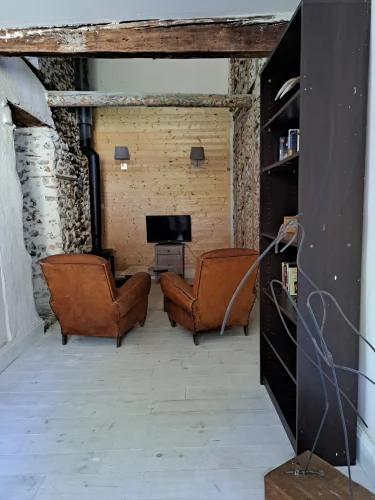 Charming House with 2 Bedrooms and a Workshop photo 2