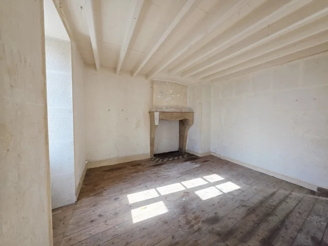 Monségur, Village House with 3 Bedrooms and Excellent Potential photo 3
