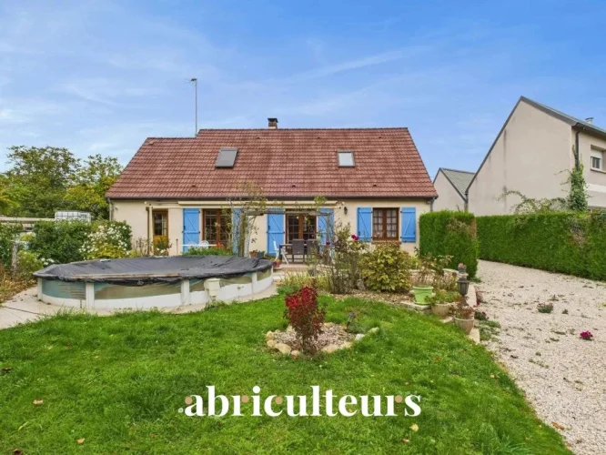 House with Landscaped Garden for Sale in Châteaudun (28200)