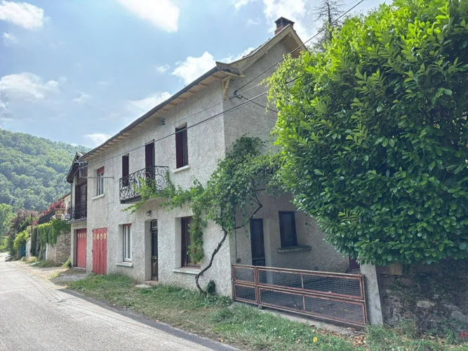 Individual House on Outskirts of Town