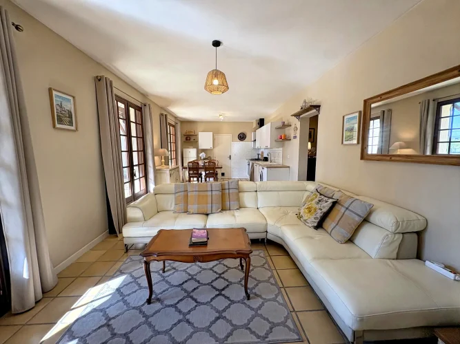 Single-Storey 4 Bedroom House in a Beautiful Setting photo 3