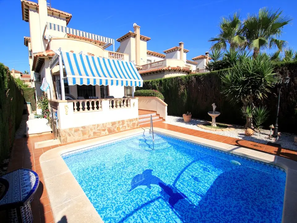 Villa in Guardamar Del Segura, Alicante province photo 3
