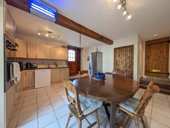 Charm & Comfort: House with Separate Garden and Authentic Br photo 2