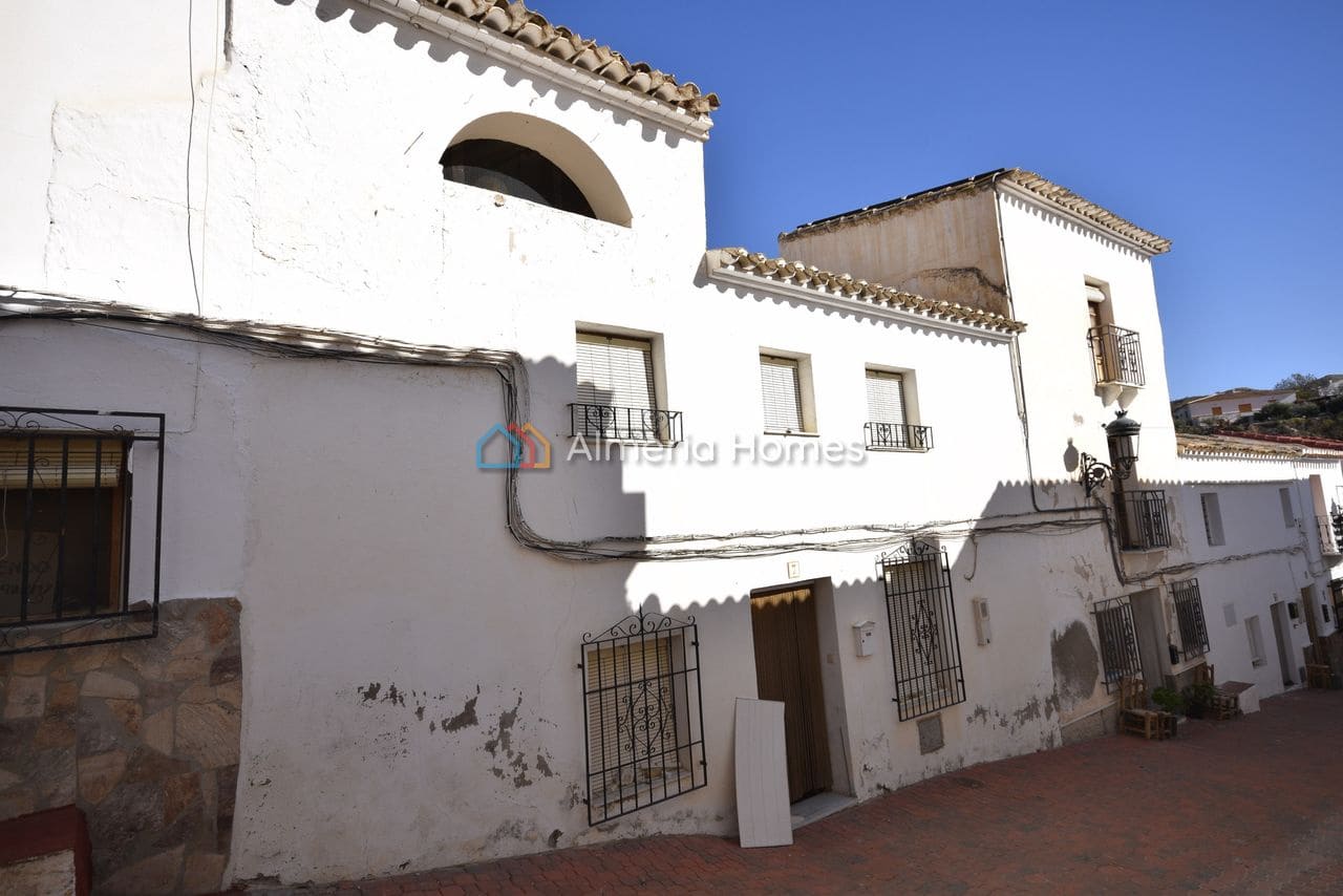 Townhouse for sale in Albanchez, Almería photo 2
