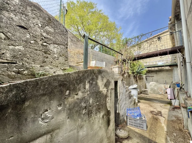 Village House with Garden to Renovate in Mirabel-Aux-Baronnies photo 5