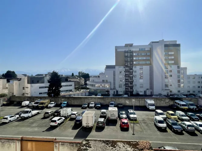 3-Room Apartment Near Place Verdun in Tarbes photo 2
