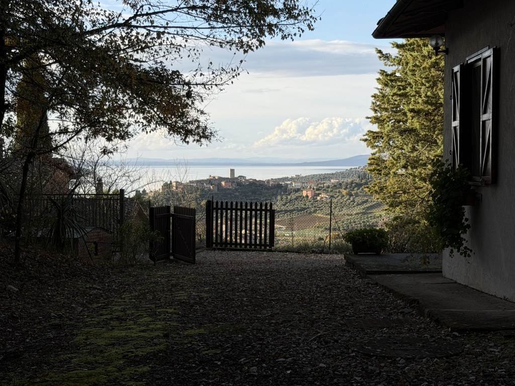 Property in Magione photo 4