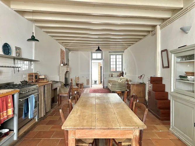 Beautiful Partly-Restored Townhouse photo 3