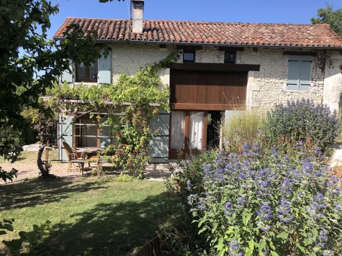 Pretty stone cottage with views and a swimming pool