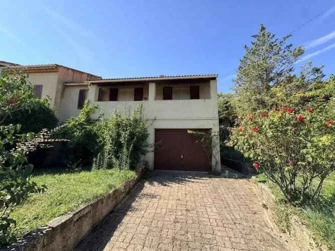 Bright 85 m² House with 3 Bedrooms in Apt