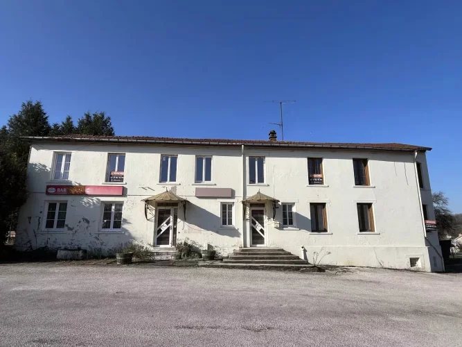 Former Hotel-Restaurant in Need of Renovation