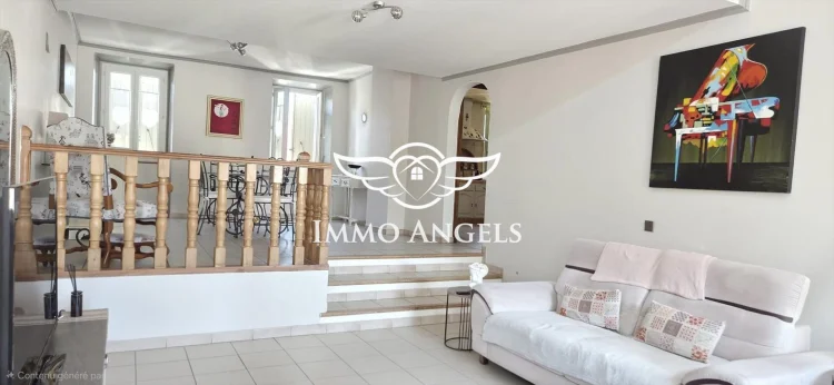 Alès City Center Duplex 5 Bedrooms, 18 m² Terrace, Energy Class C photo 2
