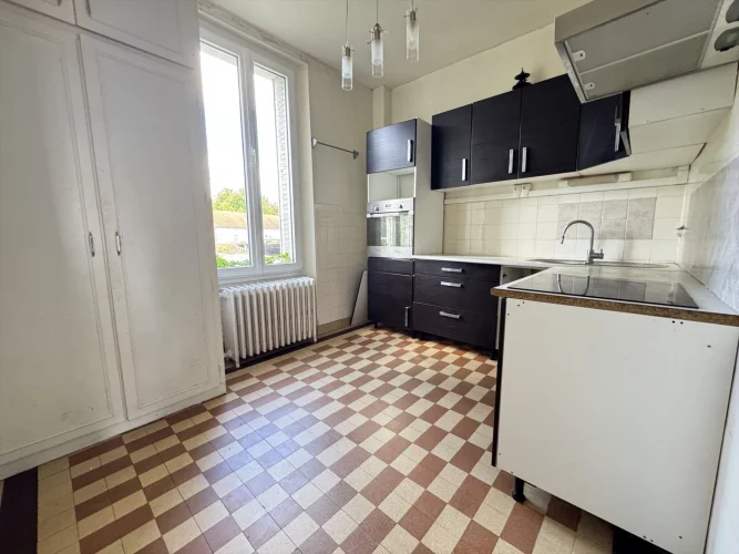 Charming 1930s House with Plenty of Potential photo 3