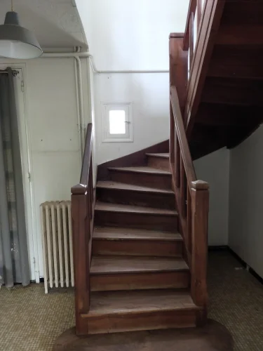 House on One Floor to Fully Renovate on a Fenced Plot of 400 m² Close to all Shops photo 4