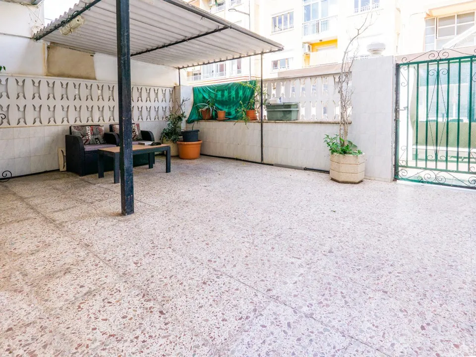 MARKET REAL ESTATE photo 3