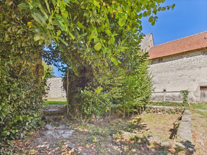 On the Outskirts of Guéret Charming Stone House with a Secluded Garden photo 2