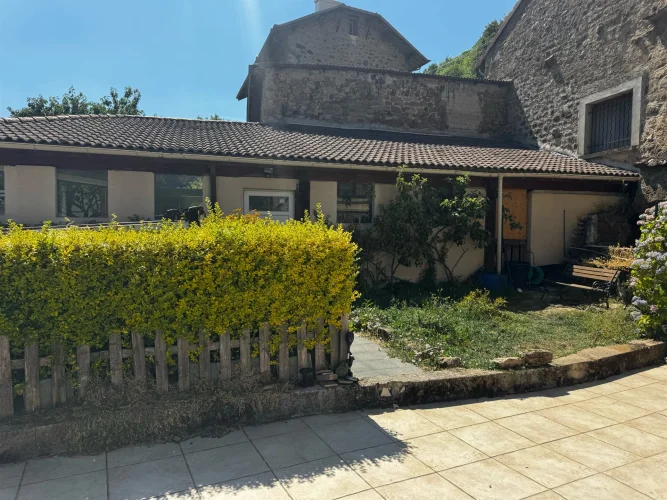 House of 108 m² with 5 Rooms, Outbuilding and 69 m² Garage photo 5