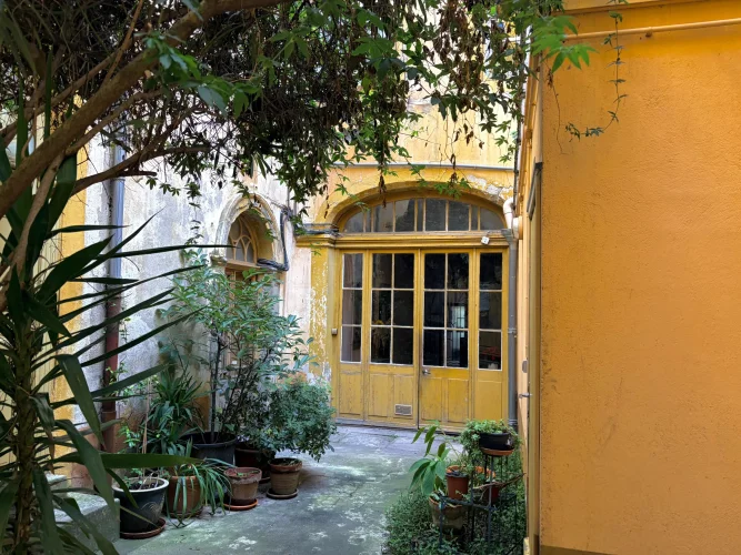 Prime Location – Quiet Top-Floor Apartment in the Historic Centre photo 2