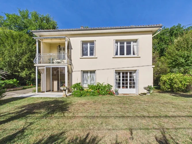 Lovely House with Large Barn and Mature Garden