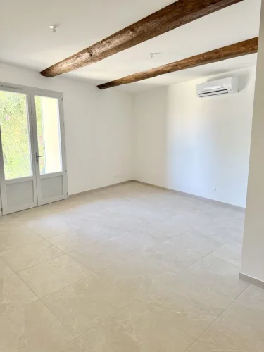 2 Bed Apartment for Sale in Vacqueyras photo 2