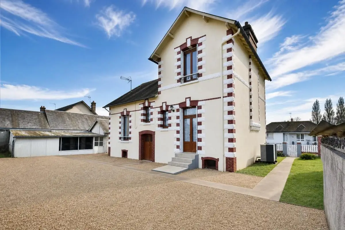 House for sale in La Bazoche Gouet — 3 bedrooms, 94 m² photo 3