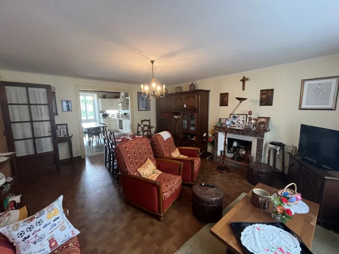Delightful Large Family 4 Bed Home in a Village photo 5