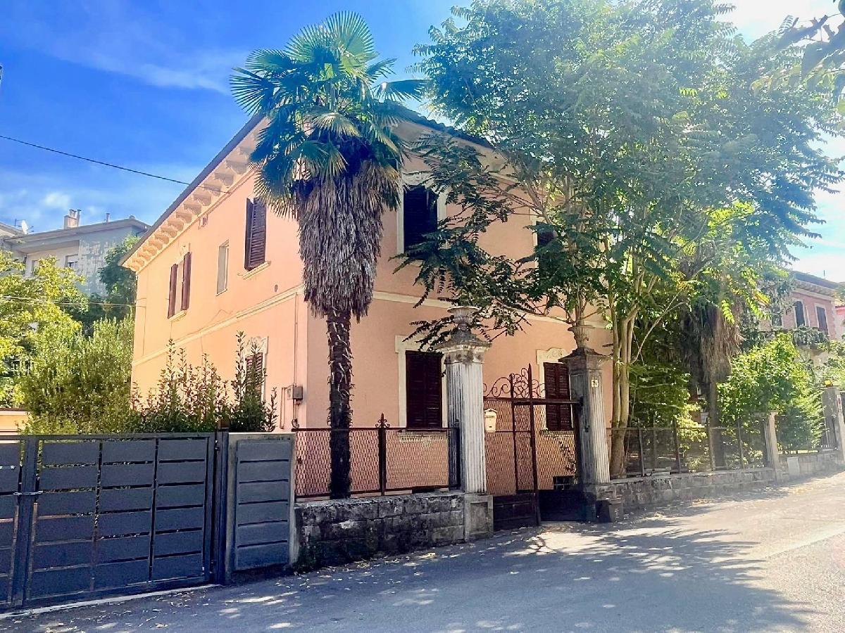 6 bedrooms villa, 360 m² Fabriano, Ancona (province)