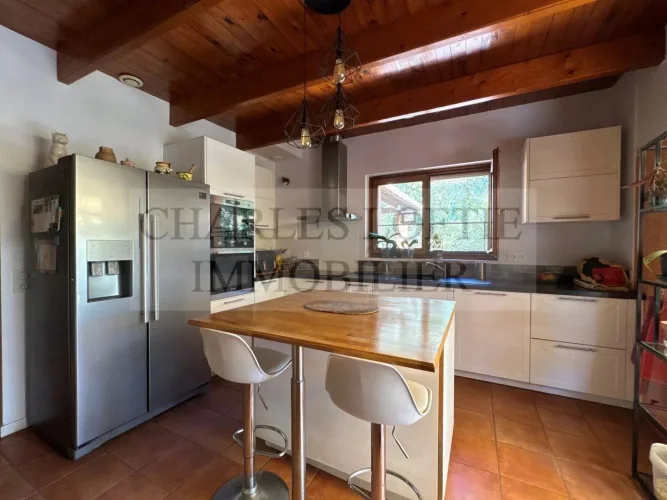 Nice Single-Story House and Garage on a 2.820 m² Land photo 3