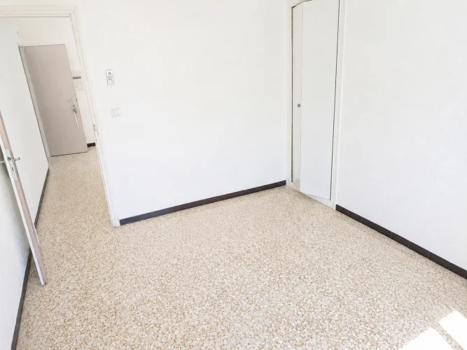 Large Ground-Floor Apartment (P3 Type) Requiring Renovation photo 2