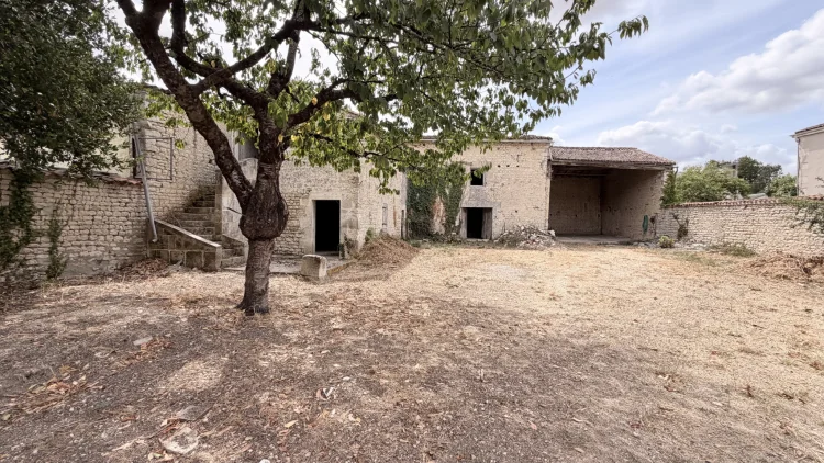Charente-Style Property in Need of Renovation photo 3