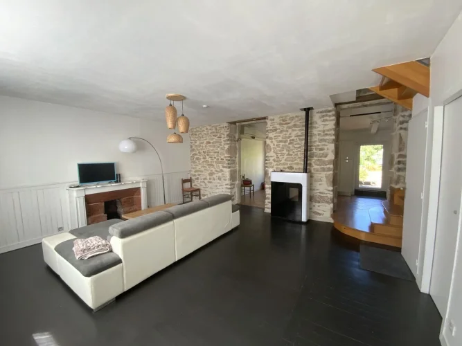For Sale Gramat Downtown Walking Distance – Charming Renovated House with Garden, 3 Bedrooms, Garage and Outbuilding. photo 4