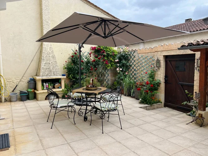 Spacious Townhouse in the Heart of the Village photo 3
