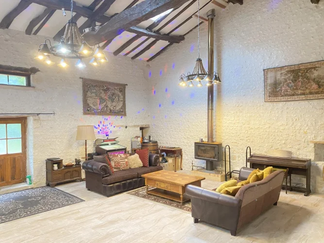 3 Bed Converted Barn with Stunning Gardens and Pool photo 2