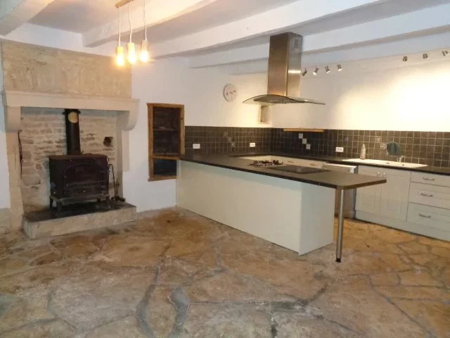 Large Characterful 3 Bedroom Village House with Outbuildings photo 3