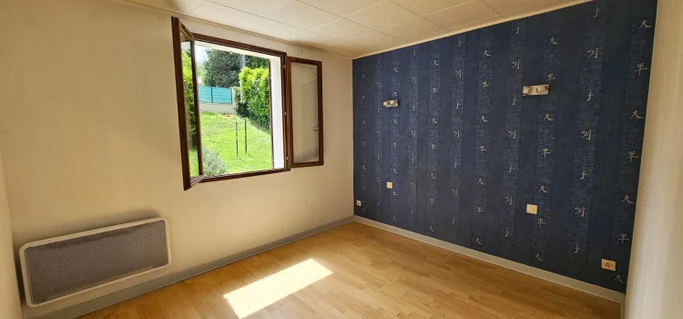 Peaceful Single Storey Home in a Charming Village with Lovely Views & Basement photo 5
