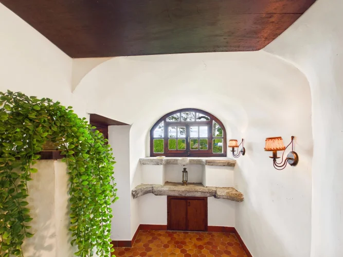 Spacious Character Family Home in Friendly Hamlet photo 3