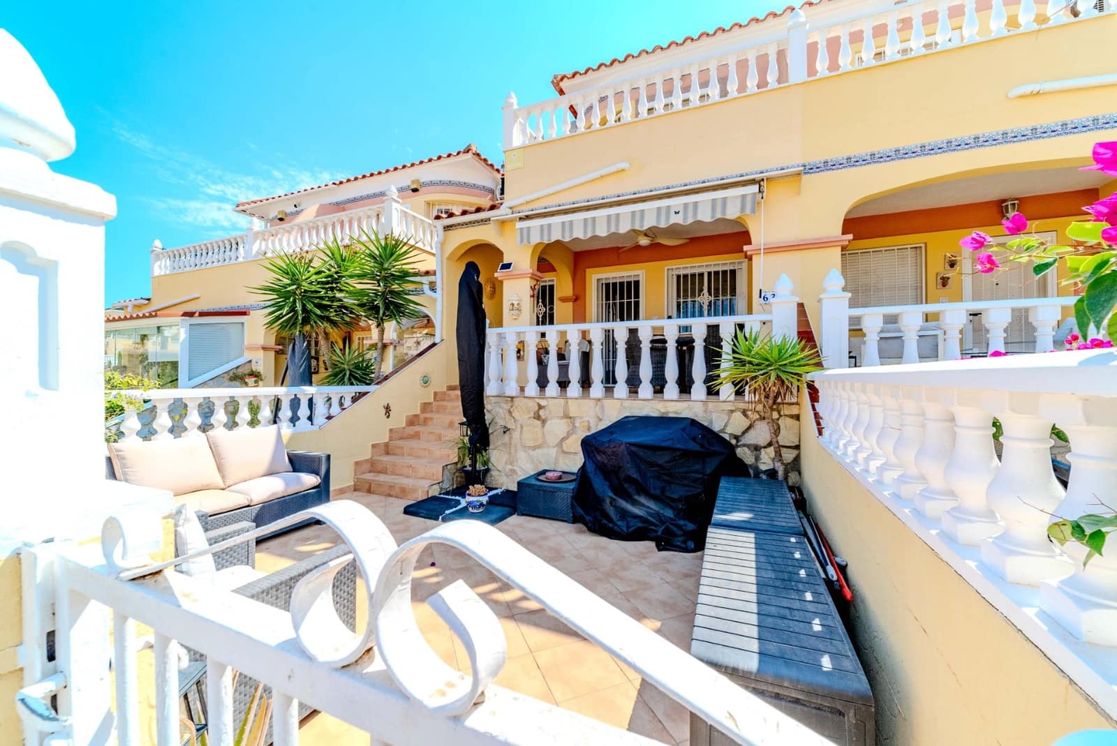 Townhouse for sale in Villamartin, Orihuela, Alicante photo 2
