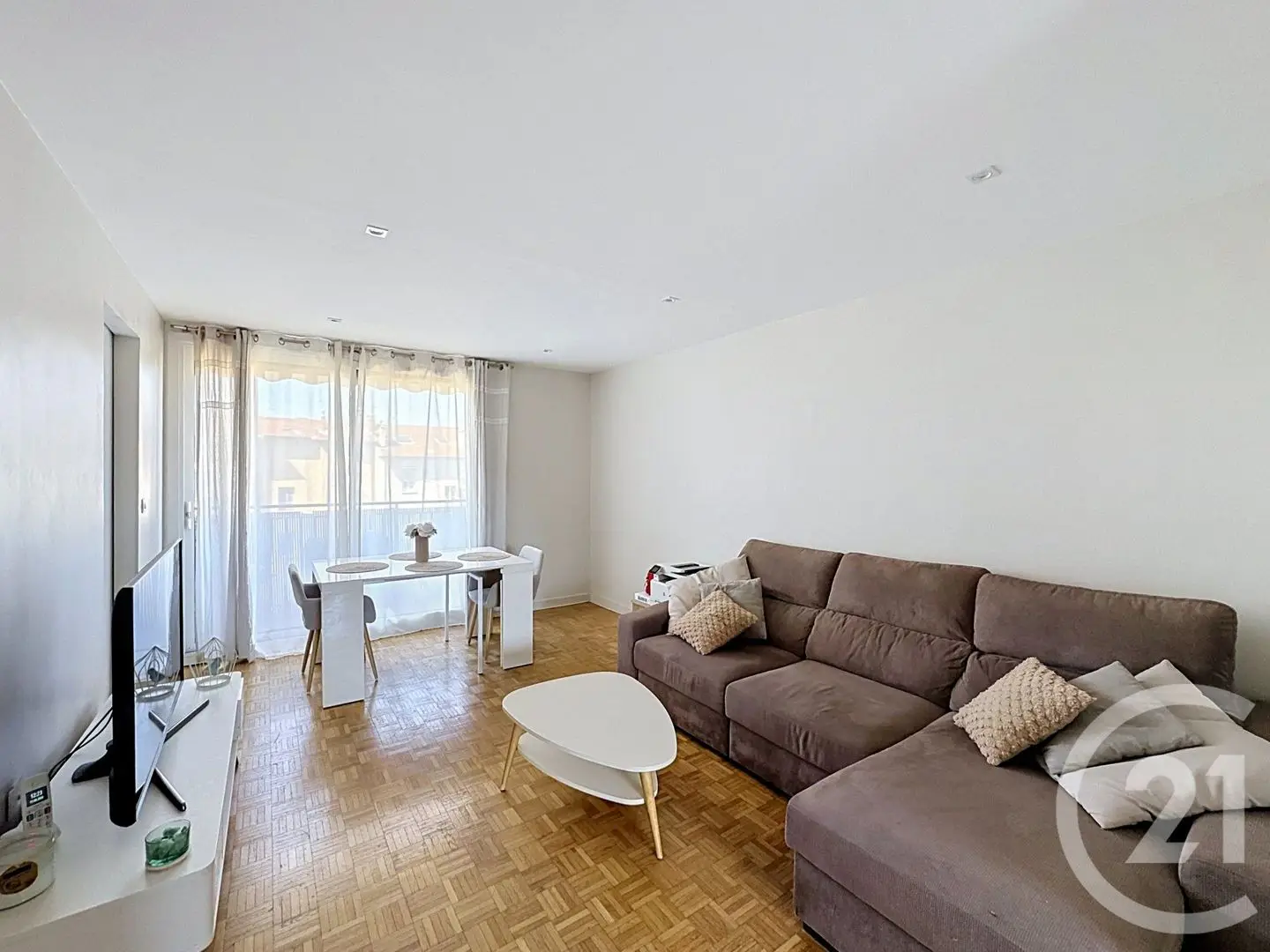 Apartment for sale in Villeurbanne — 3 bedrooms, 74 m²