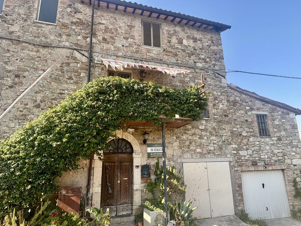3 bedrooms semi-detached house, 140 m² Todi, Perugia (province)