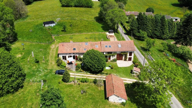 Charming Rural Property Complex, 4 or 5 Dwellings, Ideal as a Friend-Owned Secondary Residence!