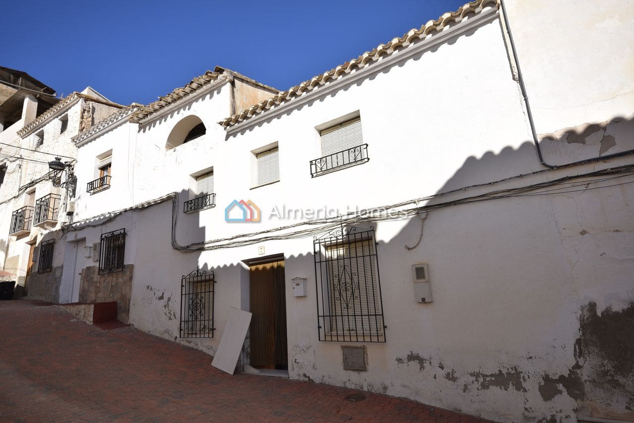 Townhouse for sale in Albanchez, Almería