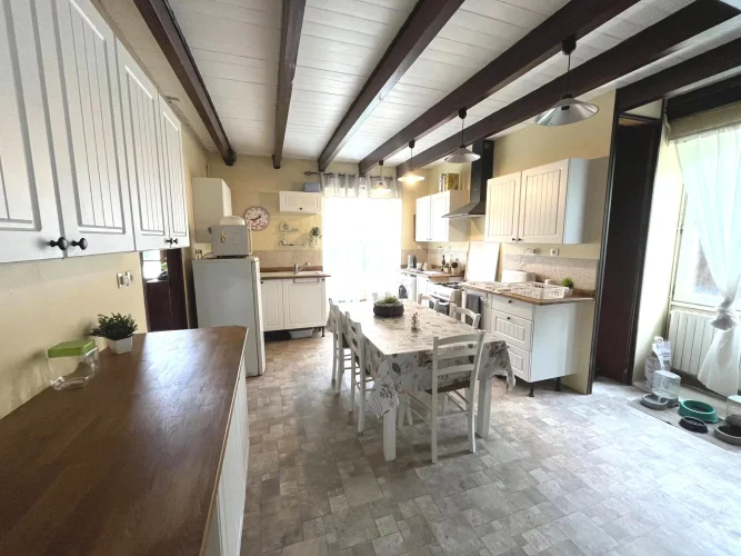 Spacious Village House with Large Garden and Parking photo 2