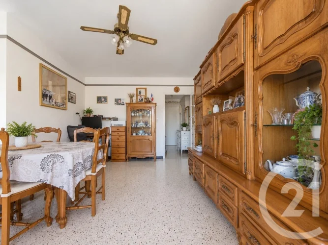 For Sale: Bright 4-Room Apartment with Balcony and Open View photo 4