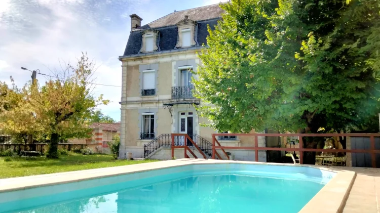Elegant 5 Bedrooms Maison De Maître with Separate Guest Cottage & Pool, Nr Angoulême photo 2