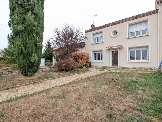 Great Opportunity in the Vilage Centre, House with Large Gar photo 5