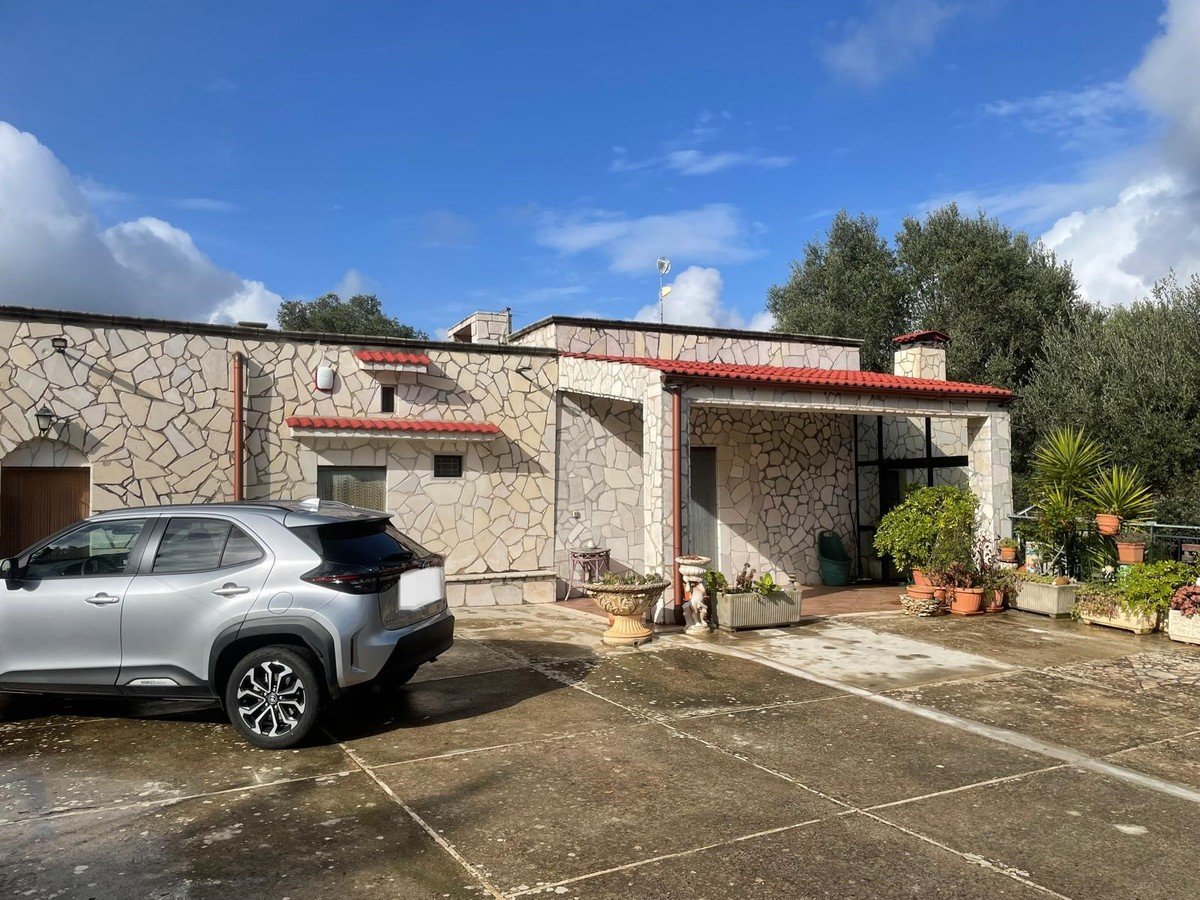 Property in Ceglie Messapica photo 2