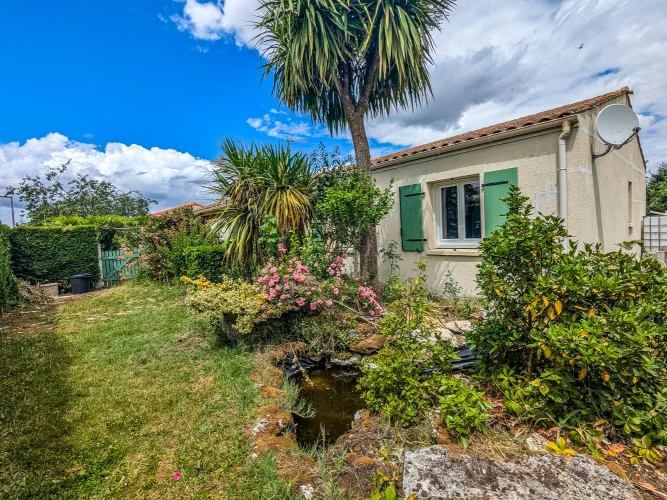 Single-Storey House with 3 Bedrooms, Garage and Garden photo 2