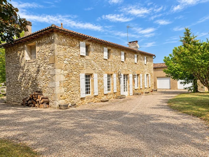 Charming Old Farmhouse with 4 Bedrooms